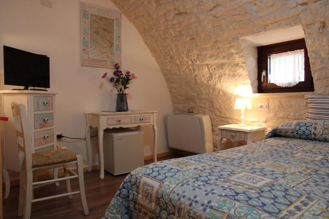 Trulli Donna Isabella Bed & Breakfast Locorotondo Exterior photo