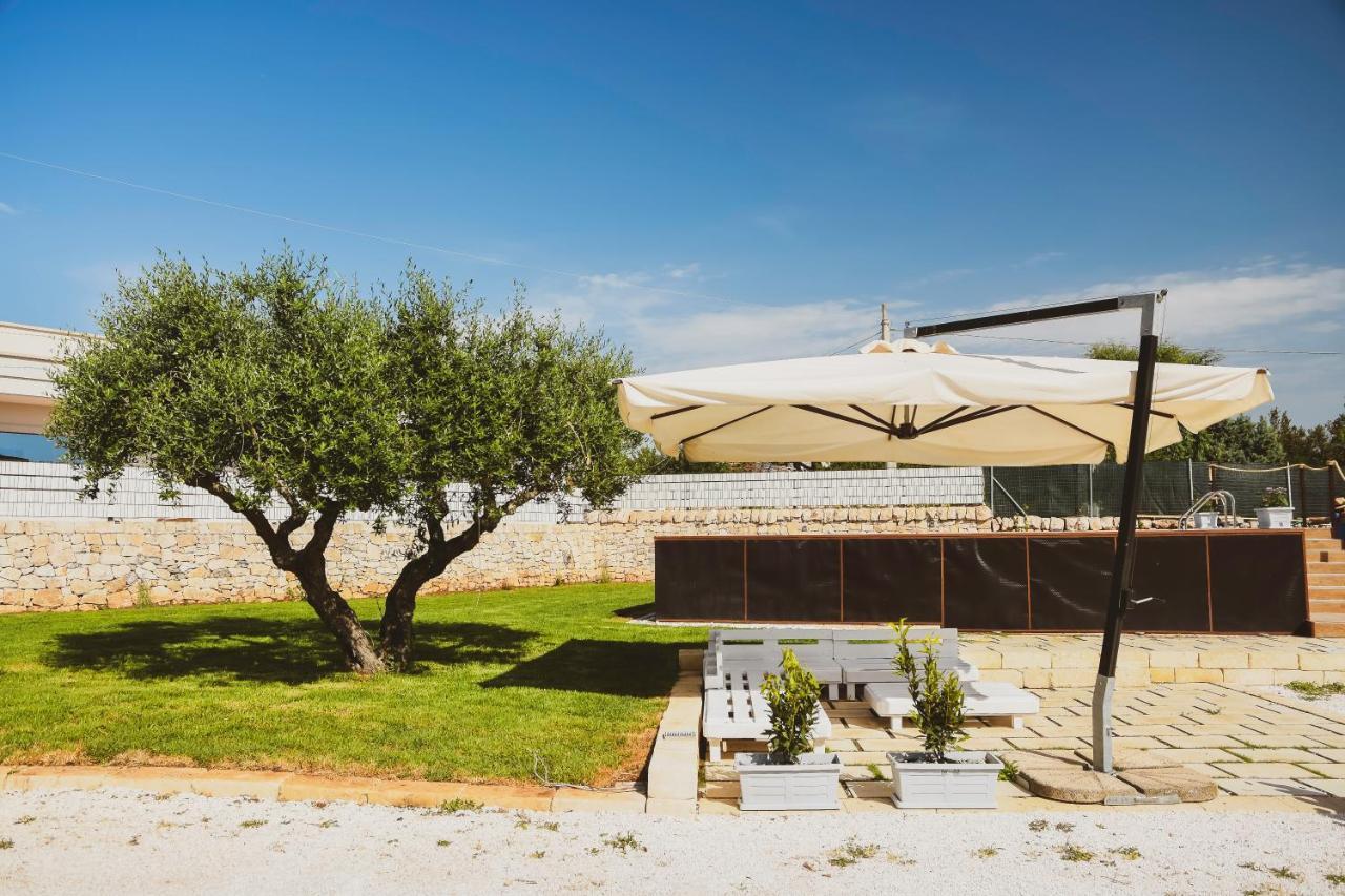 Trulli Donna Isabella Bed & Breakfast Locorotondo Exterior photo