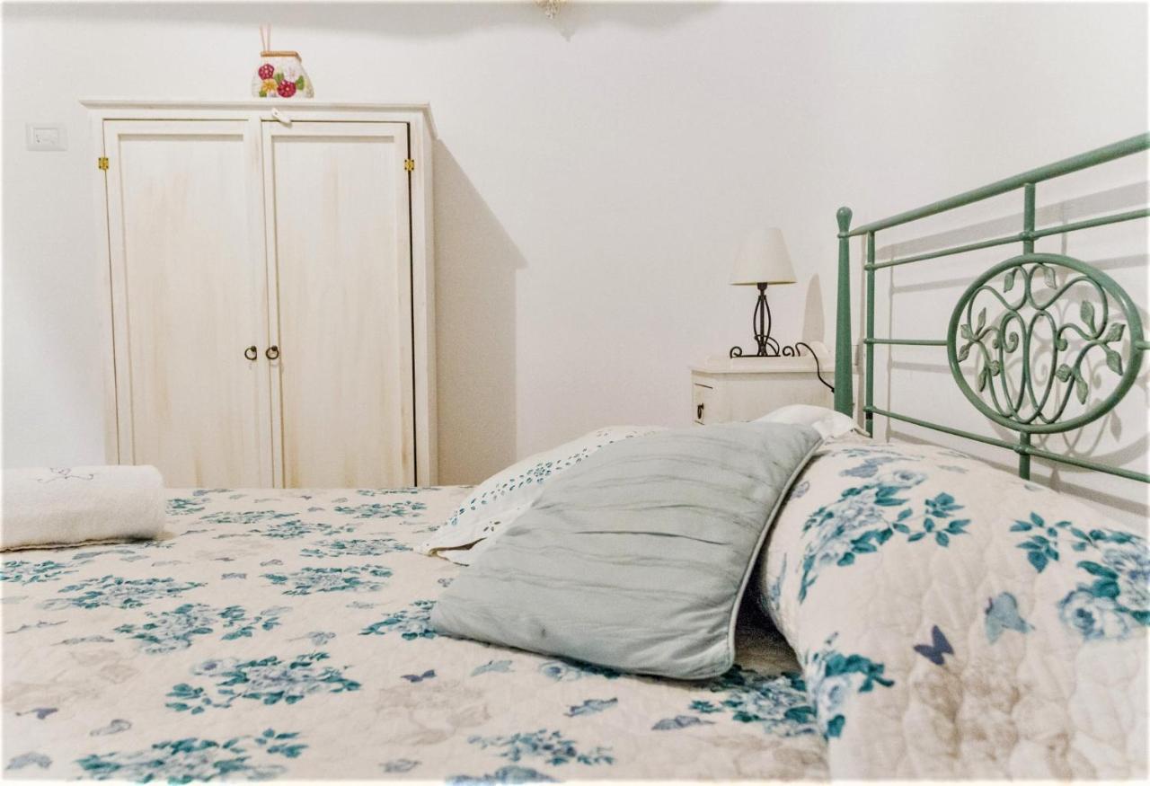 Trulli Donna Isabella Bed & Breakfast Locorotondo Exterior photo