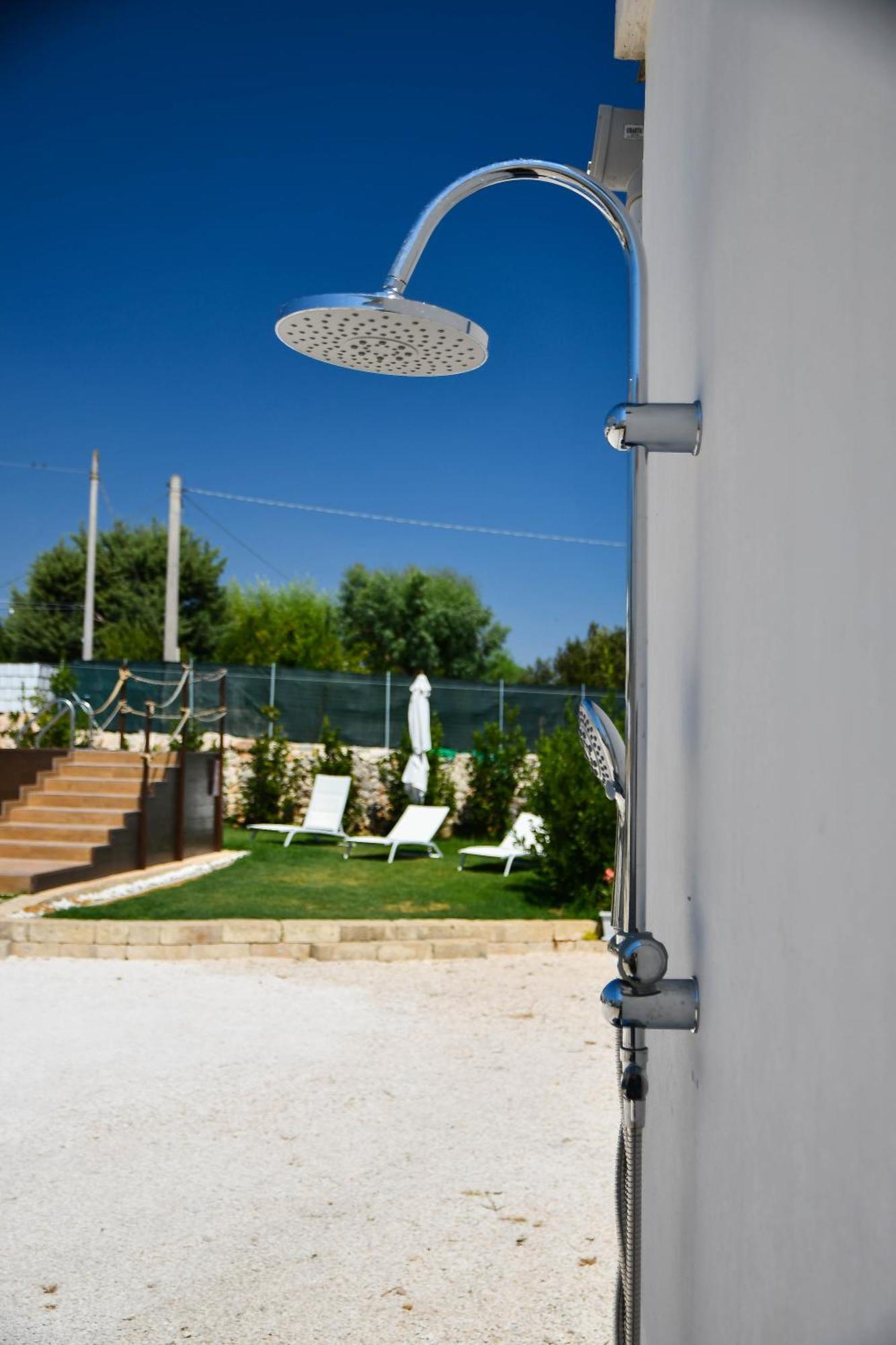 Trulli Donna Isabella Bed & Breakfast Locorotondo Exterior photo